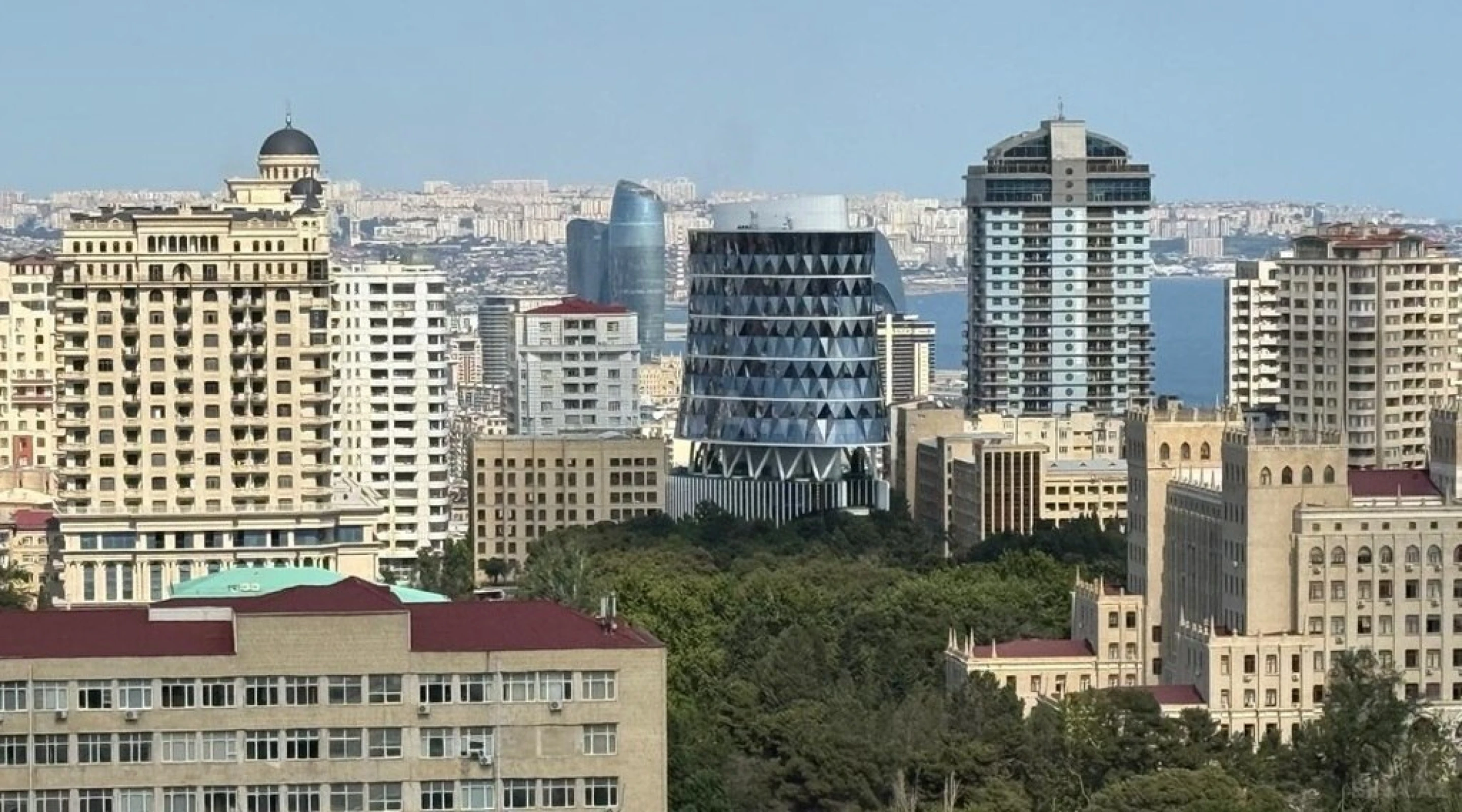 Satılır 3 otaqlı mənzil 154 m²