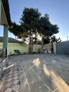 Satılır 7 otaqlı həyət evi 200 m²