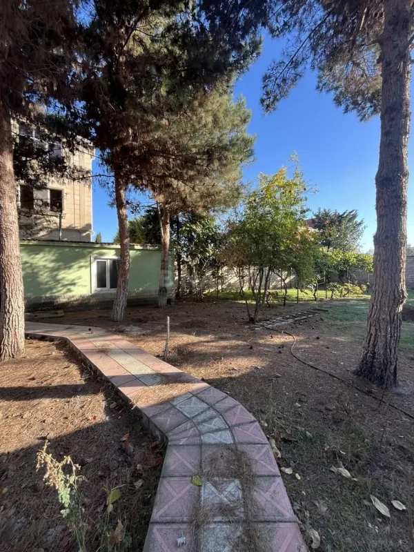 Satılır 7 otaqlı həyət evi 200 m²