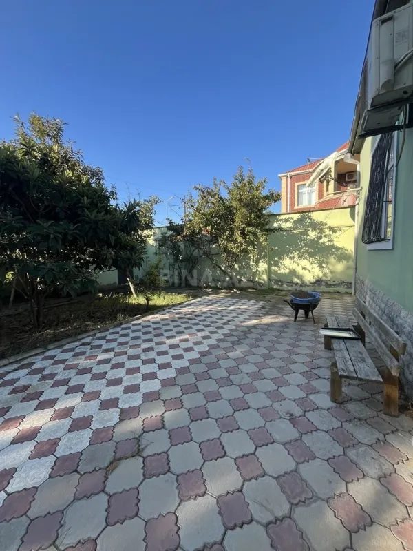 Satılır 7 otaqlı həyət evi 200 m²