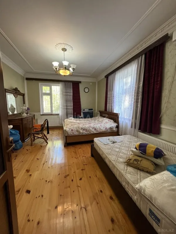 Satılır 7 otaqlı həyət evi 200 m²