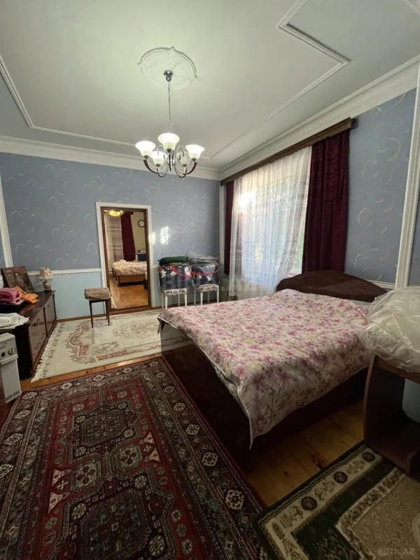 Satılır 7 otaqlı həyət evi 200 m²
