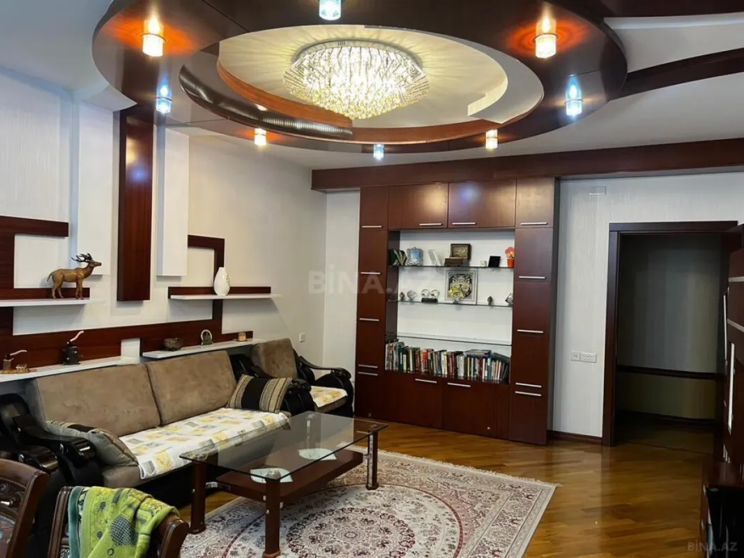 Satılır 3 otaqlı mənzil 150 m²
