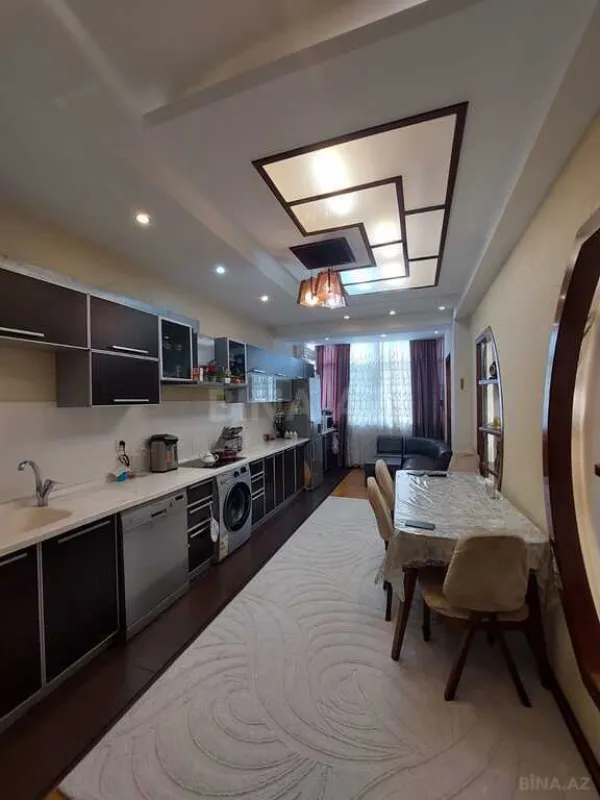 Satılır 3 otaqlı mənzil 150 m²