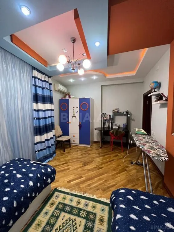 Satılır 3 otaqlı mənzil 150 m²