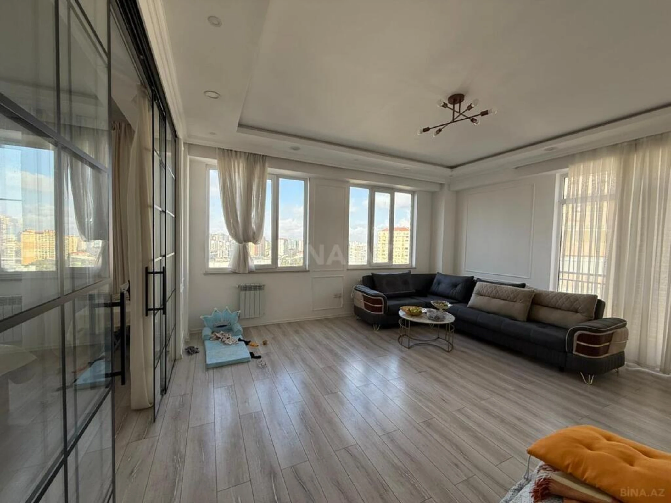 Satılır 2 otaqlı mənzil 95 m²
