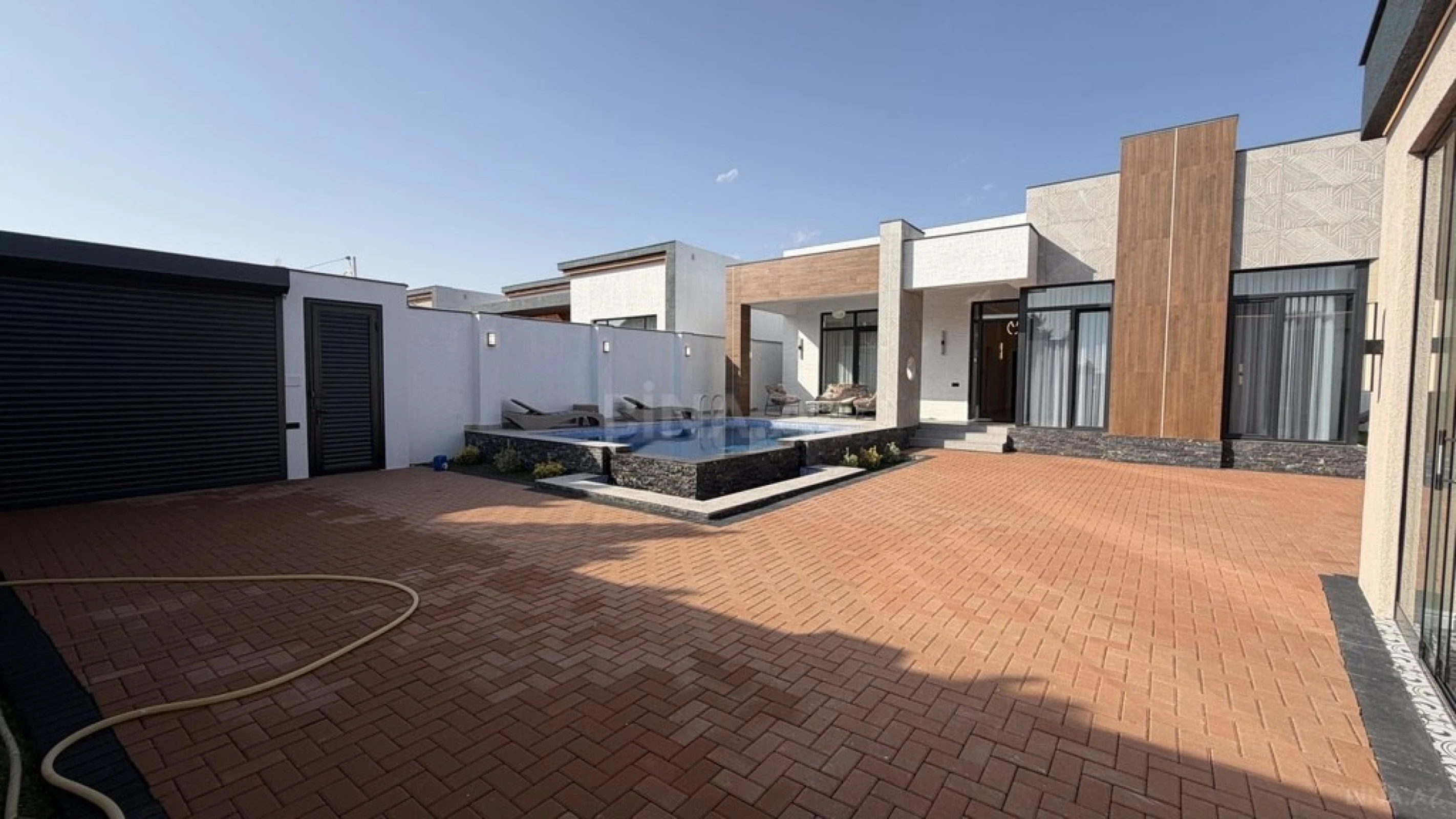 Satılır 4 otaqlı həyət evi 180 m²