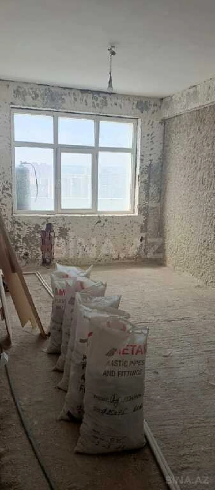 Satılır 3 otaqlı mənzil 130 m²