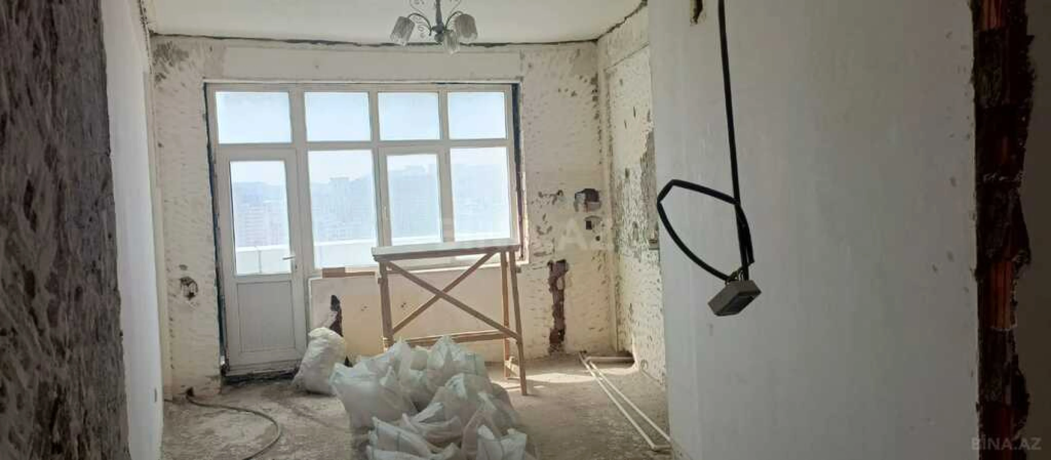 Satılır 3 otaqlı mənzil 130 m²