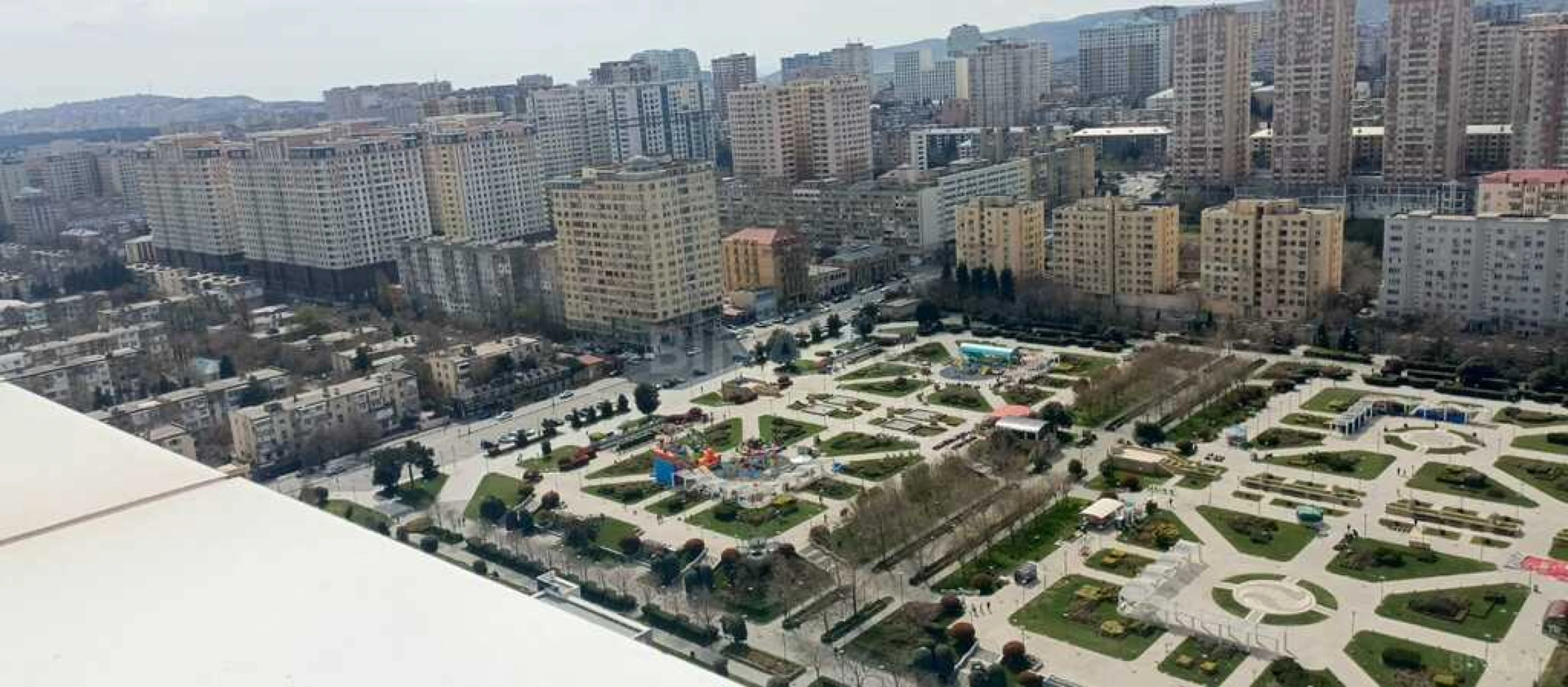 Satılır 3 otaqlı mənzil 130 m²