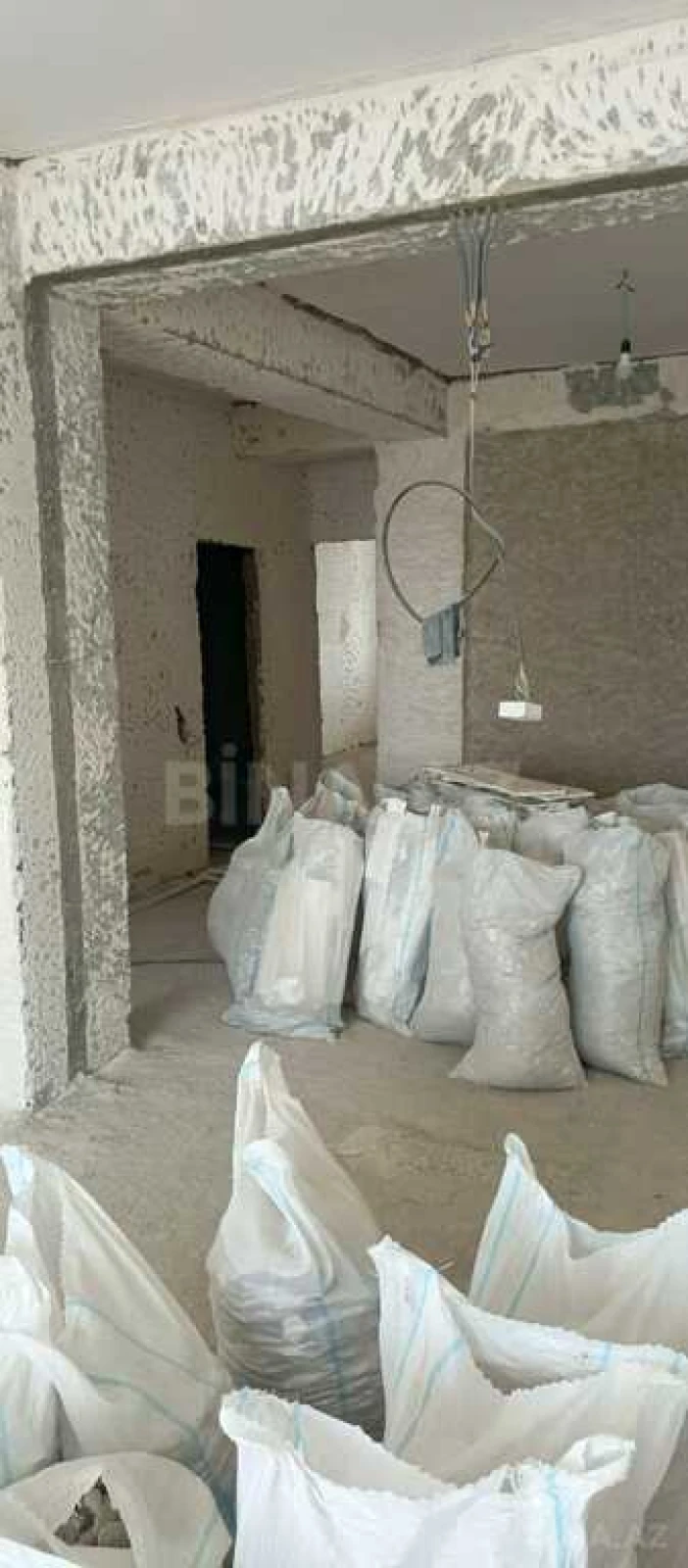 Satılır 3 otaqlı mənzil 130 m²