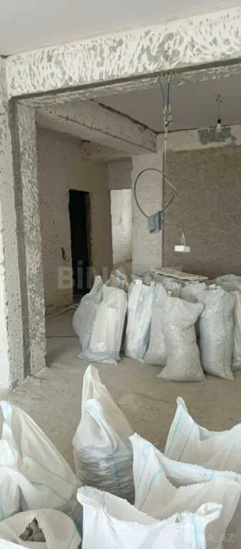 Satılır 3 otaqlı mənzil 130 m²