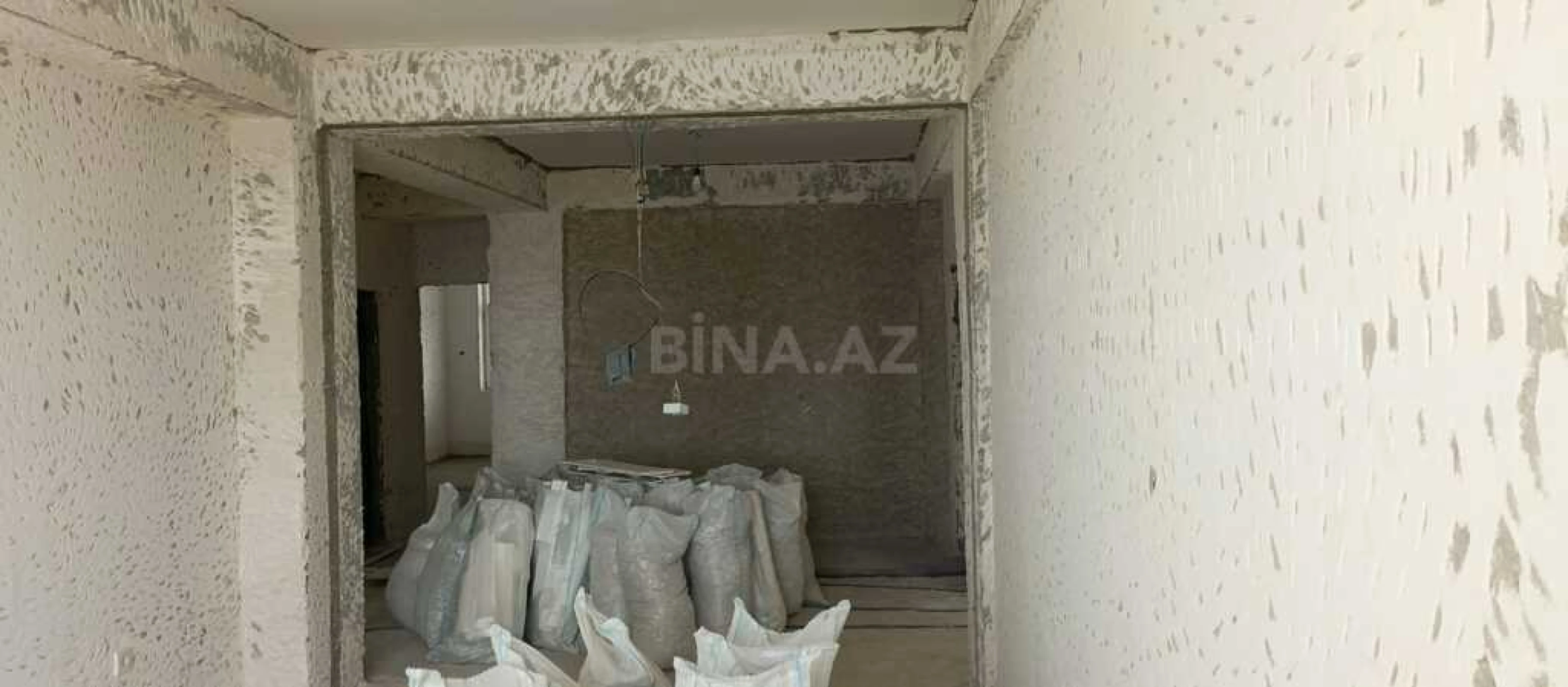 Satılır 3 otaqlı mənzil 130 m²