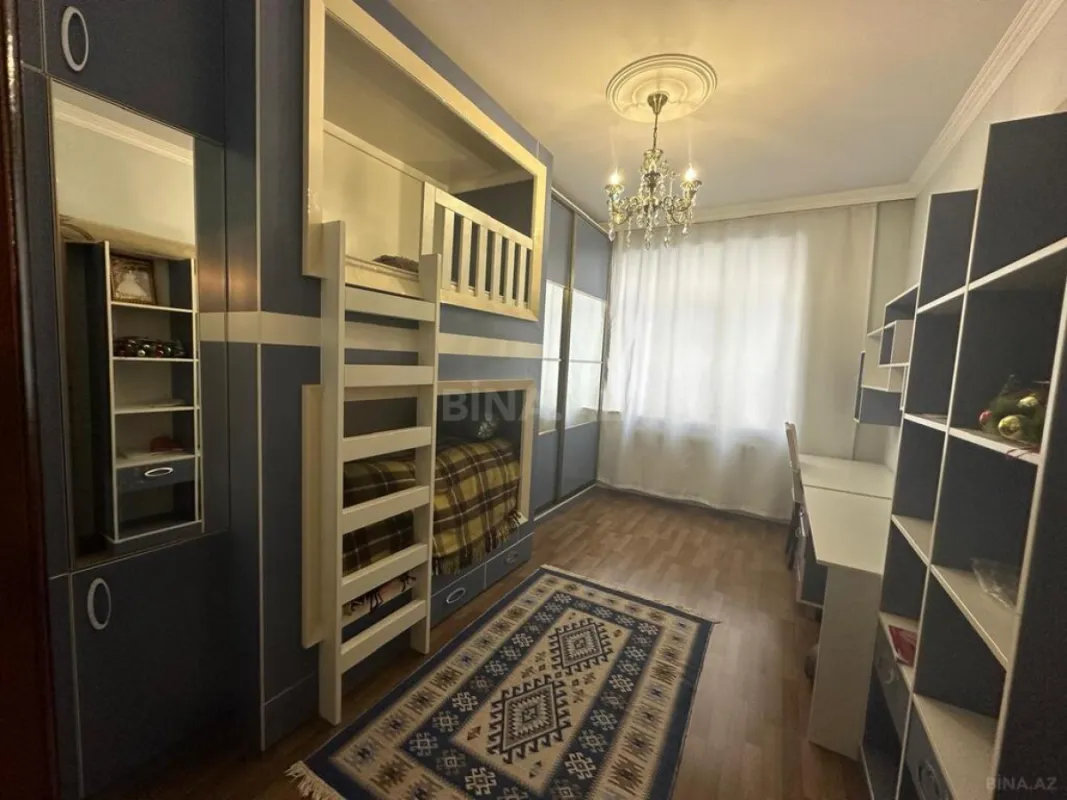 Satılır 3 otaqlı mənzil 110 m²