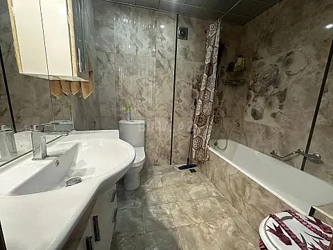 Satılır 3 otaqlı mənzil 110 m²