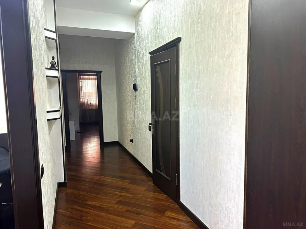 Satılır 4 otaqlı mənzil 134 m²