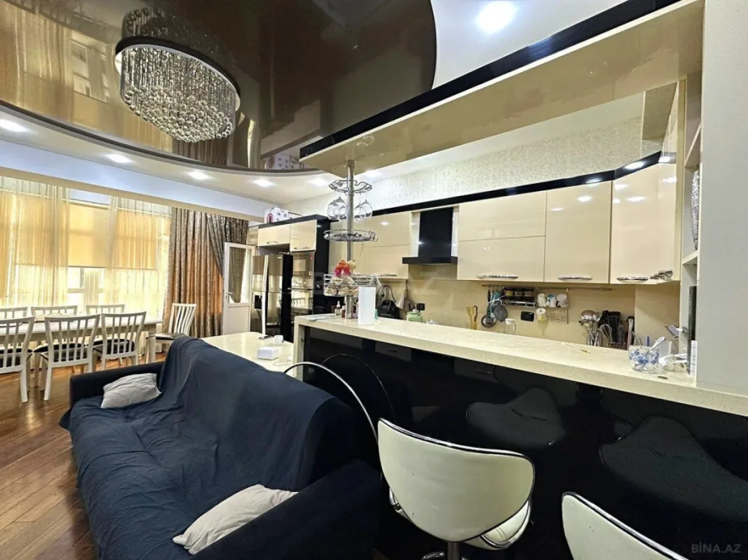 Satılır 4 otaqlı mənzil 134 m²