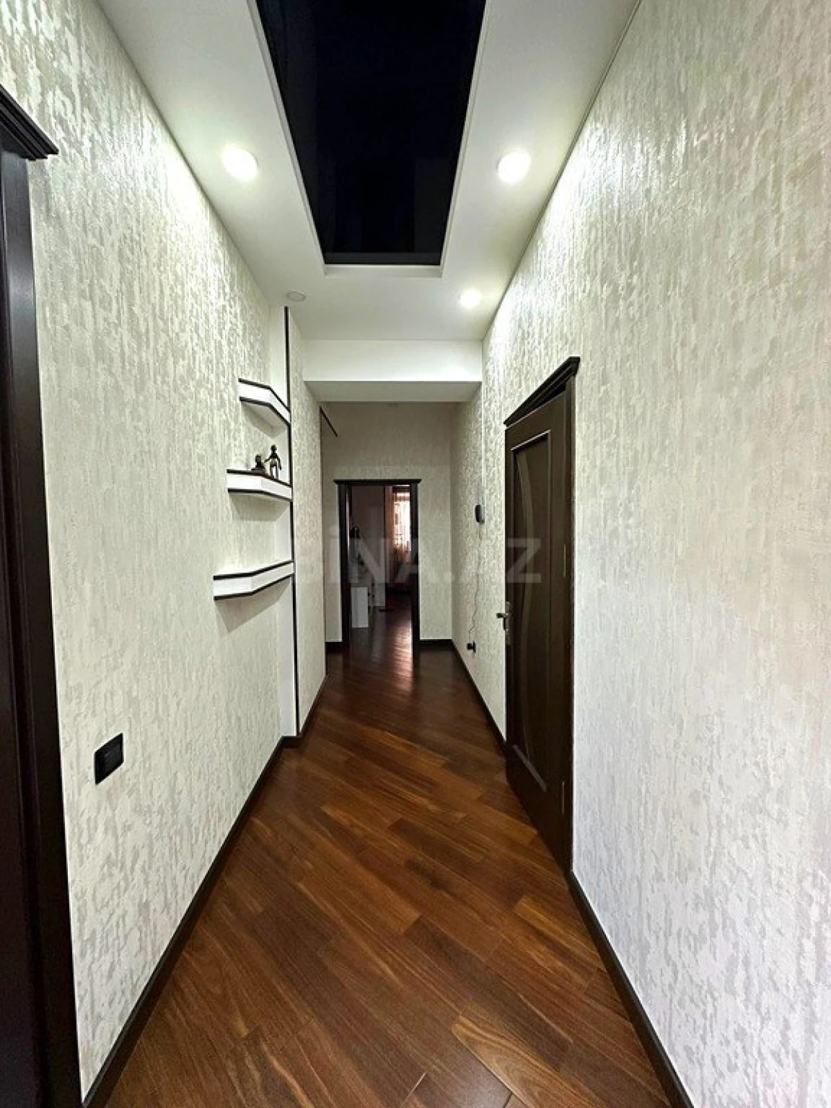 Satılır 4 otaqlı mənzil 134 m²