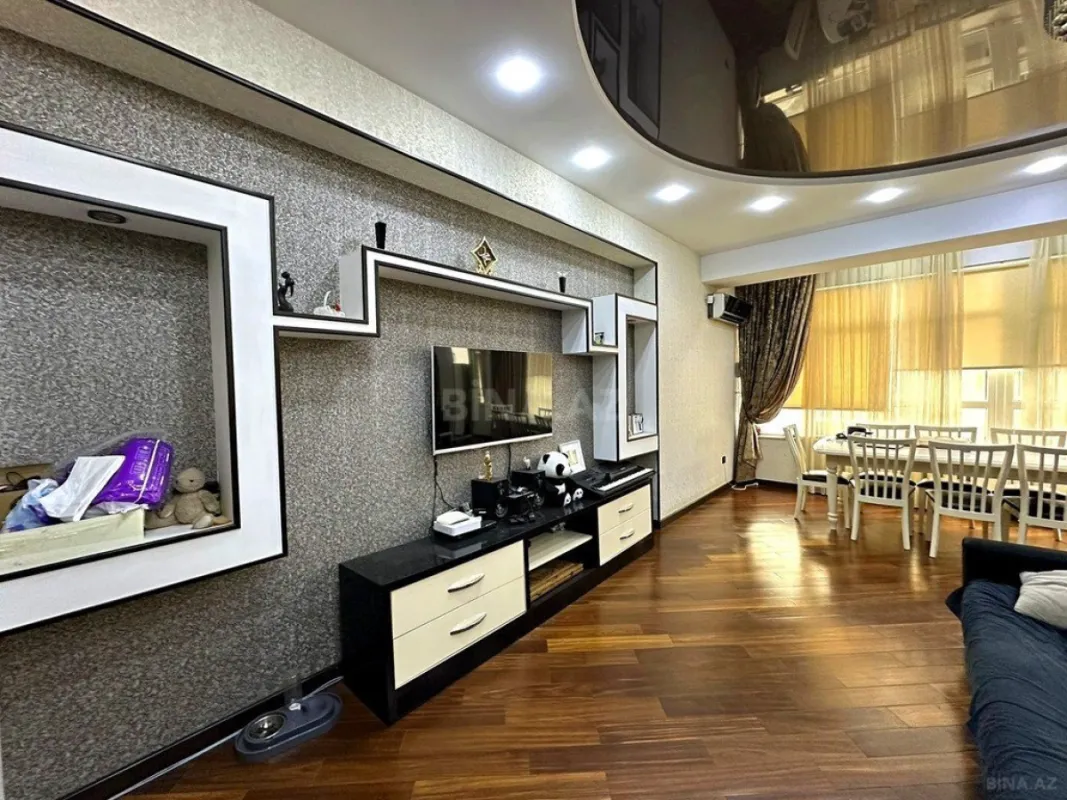 Satılır 4 otaqlı mənzil 134 m²