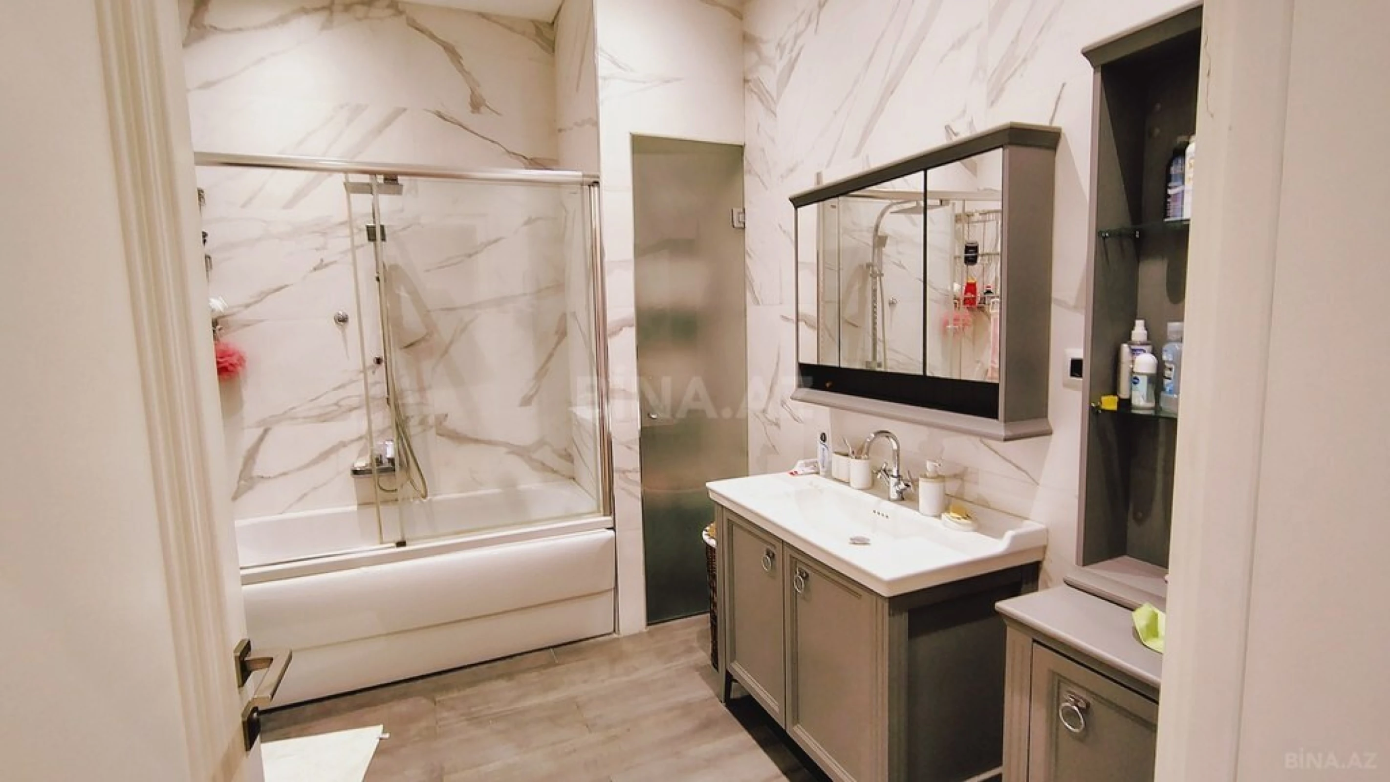 Kirayə verilir 6 otaqlı həyət evi 360 m²