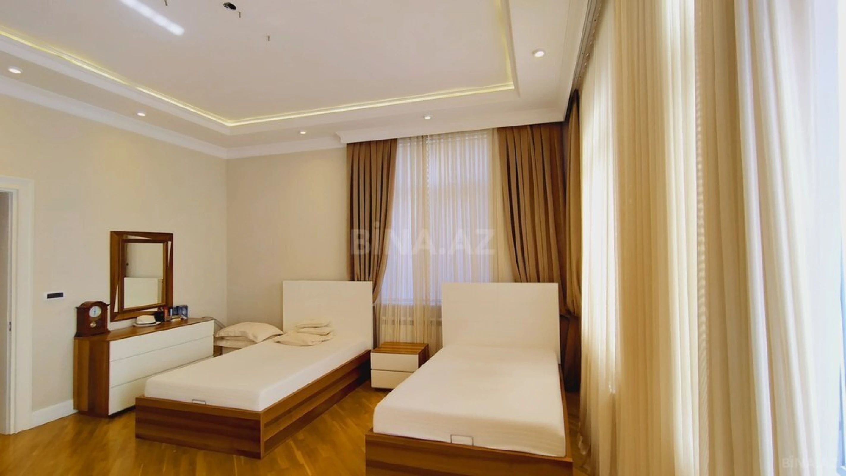 Kirayə verilir 6 otaqlı həyət evi 360 m²