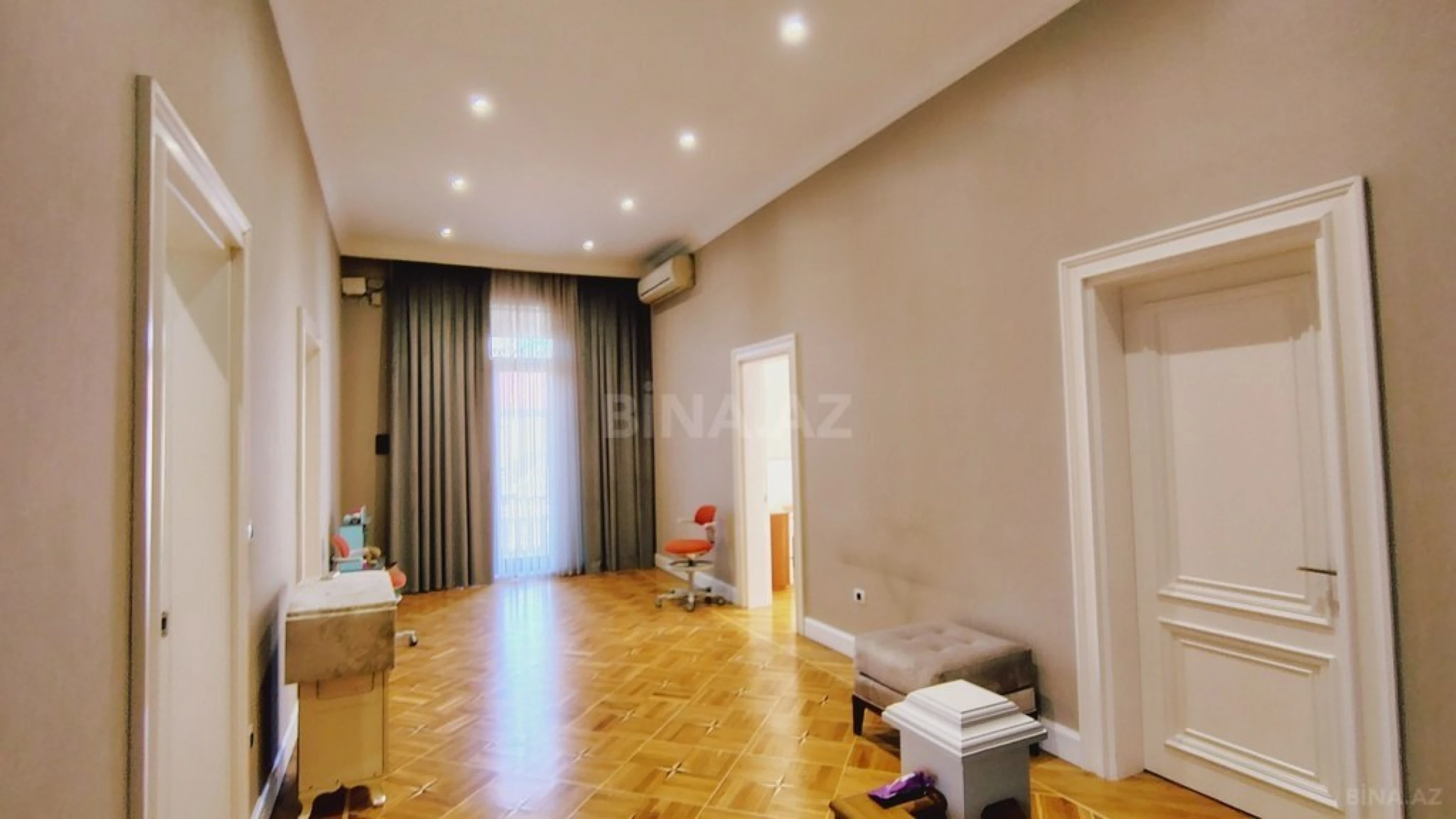 Kirayə verilir 6 otaqlı həyət evi 360 m²