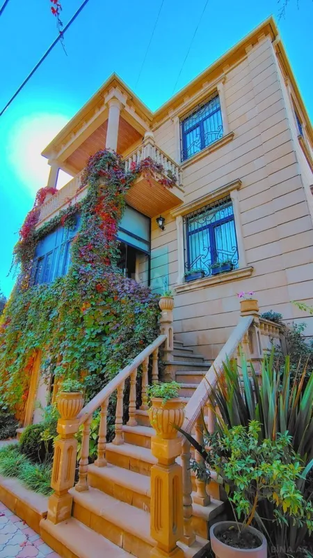 Kirayə verilir 6 otaqlı həyət evi 360 m²
