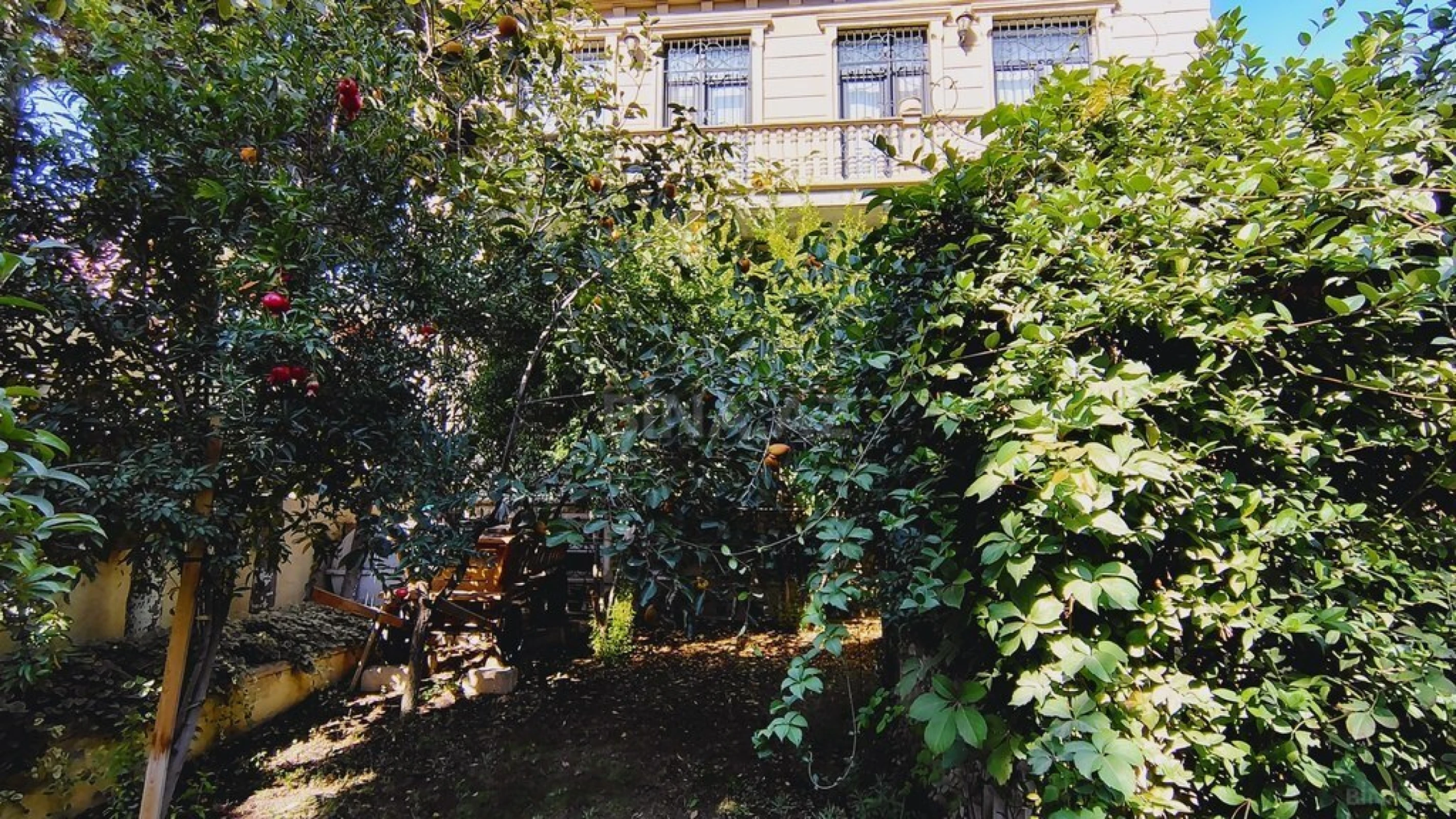 Kirayə verilir 6 otaqlı həyət evi 360 m²