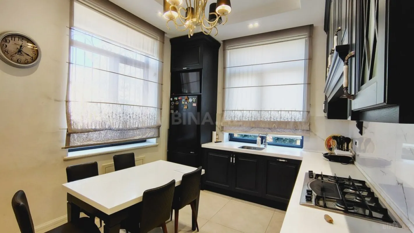 Kirayə verilir 6 otaqlı həyət evi 360 m²