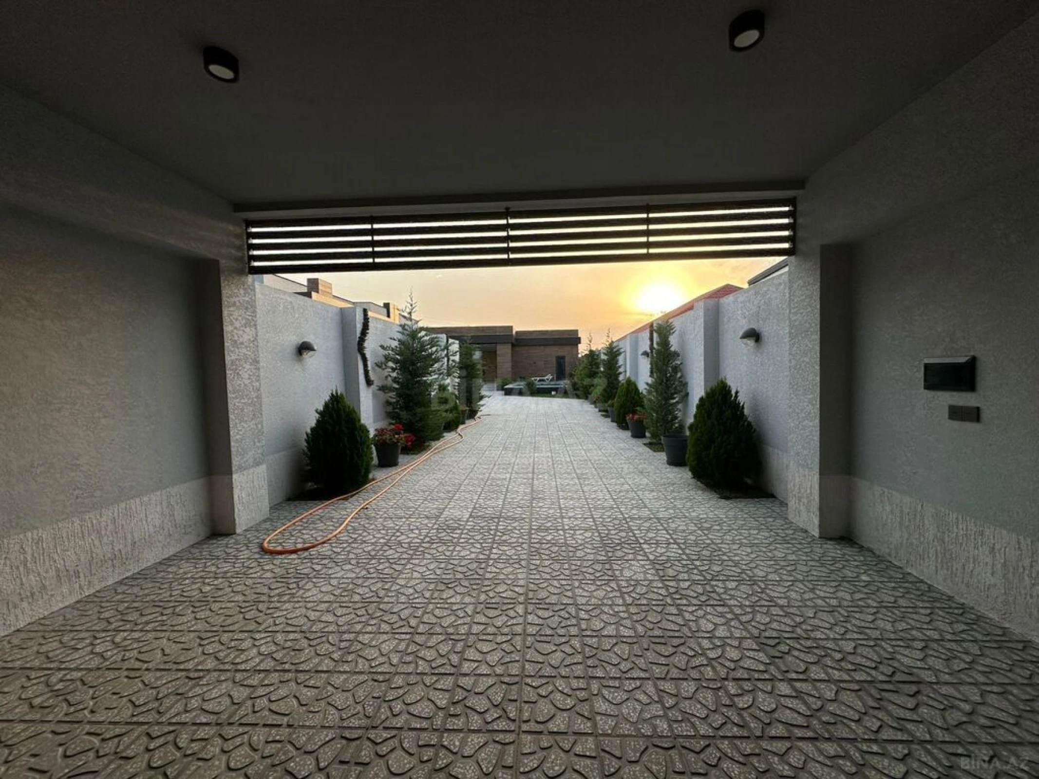 Satılır 4 otaqlı həyət evi 200 m²