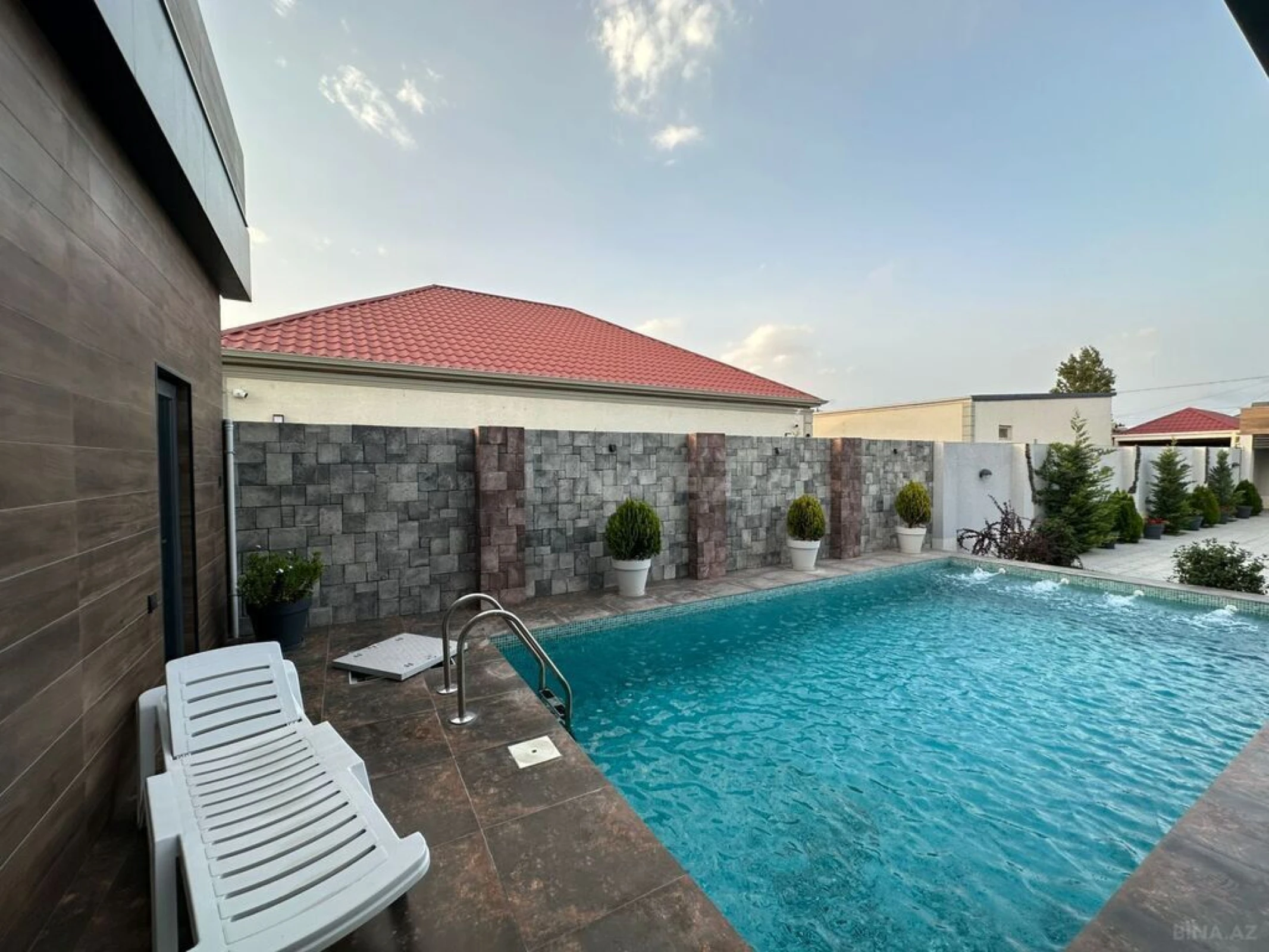 Satılır 4 otaqlı həyət evi 200 m²