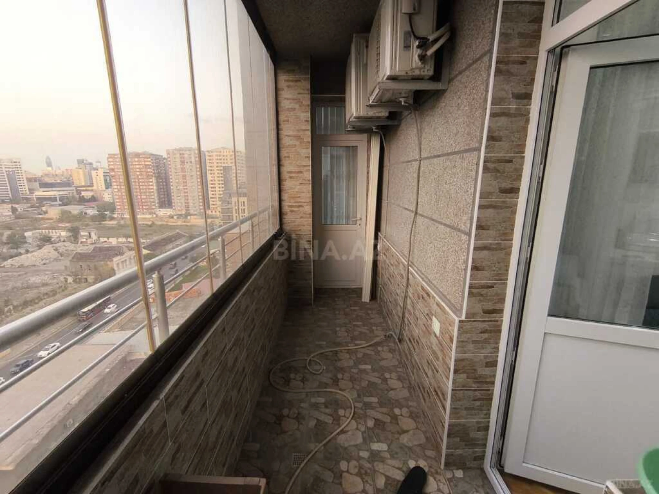 Kirayə verilir 4 otaqlı mənzil 176 m²