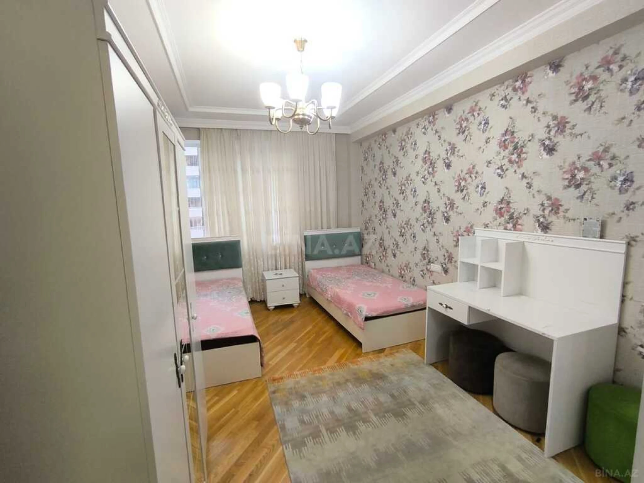 Kirayə verilir 4 otaqlı mənzil 176 m²