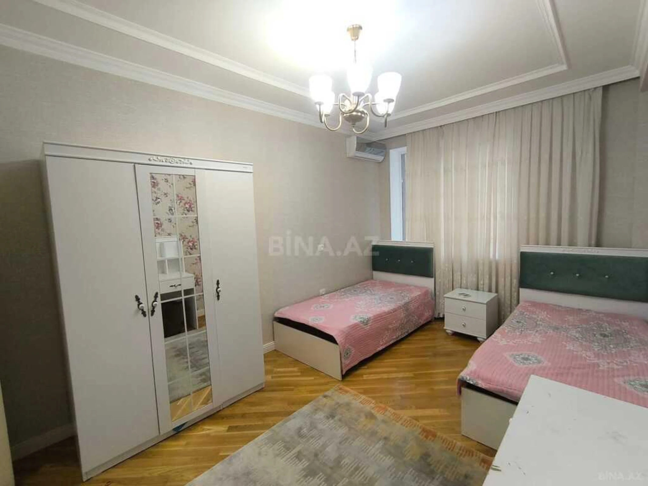 Kirayə verilir 4 otaqlı mənzil 176 m²