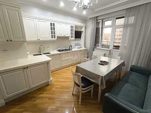 Kirayə verilir 4 otaqlı mənzil 176 m²