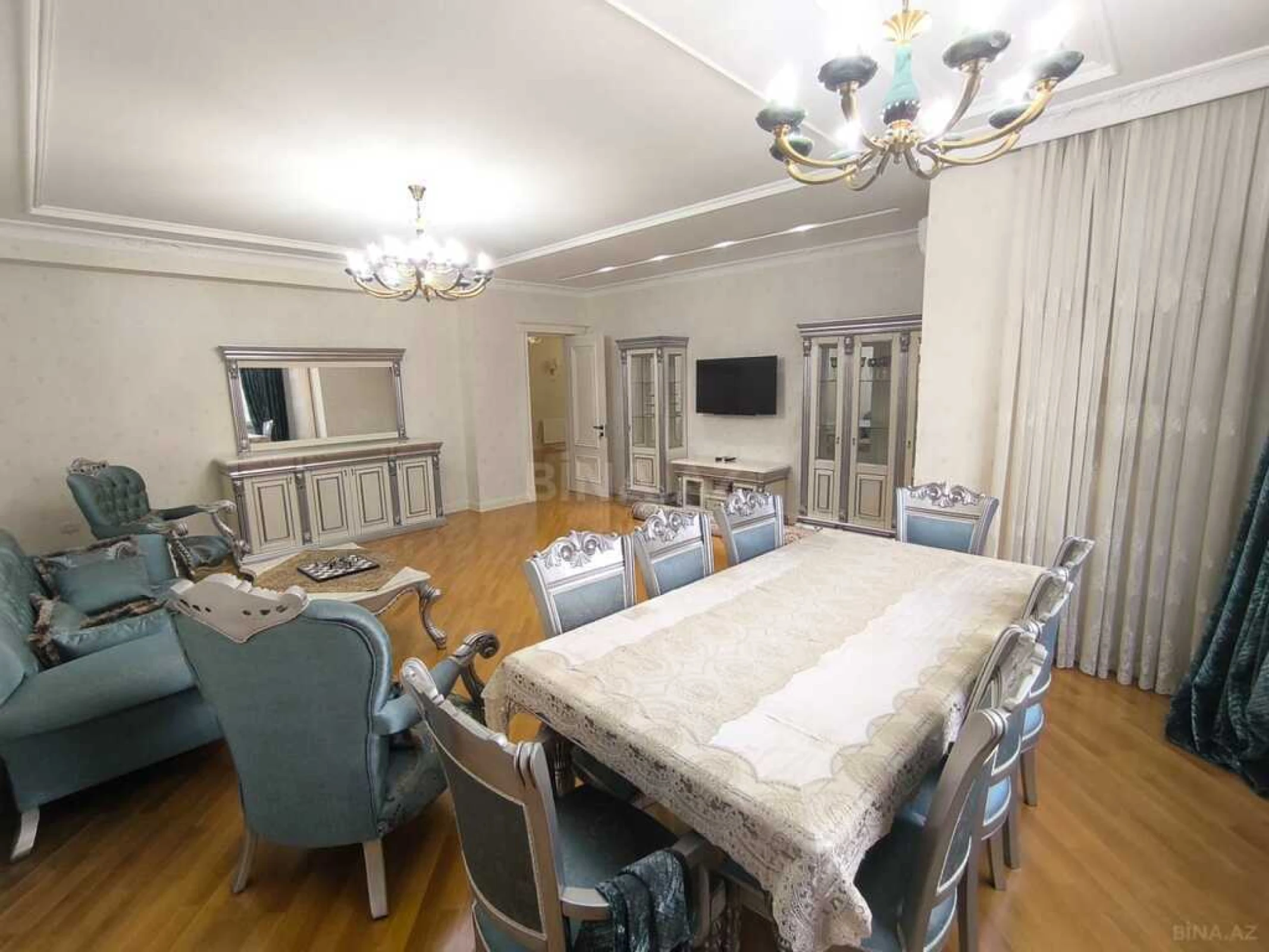 Kirayə verilir 4 otaqlı mənzil 176 m²