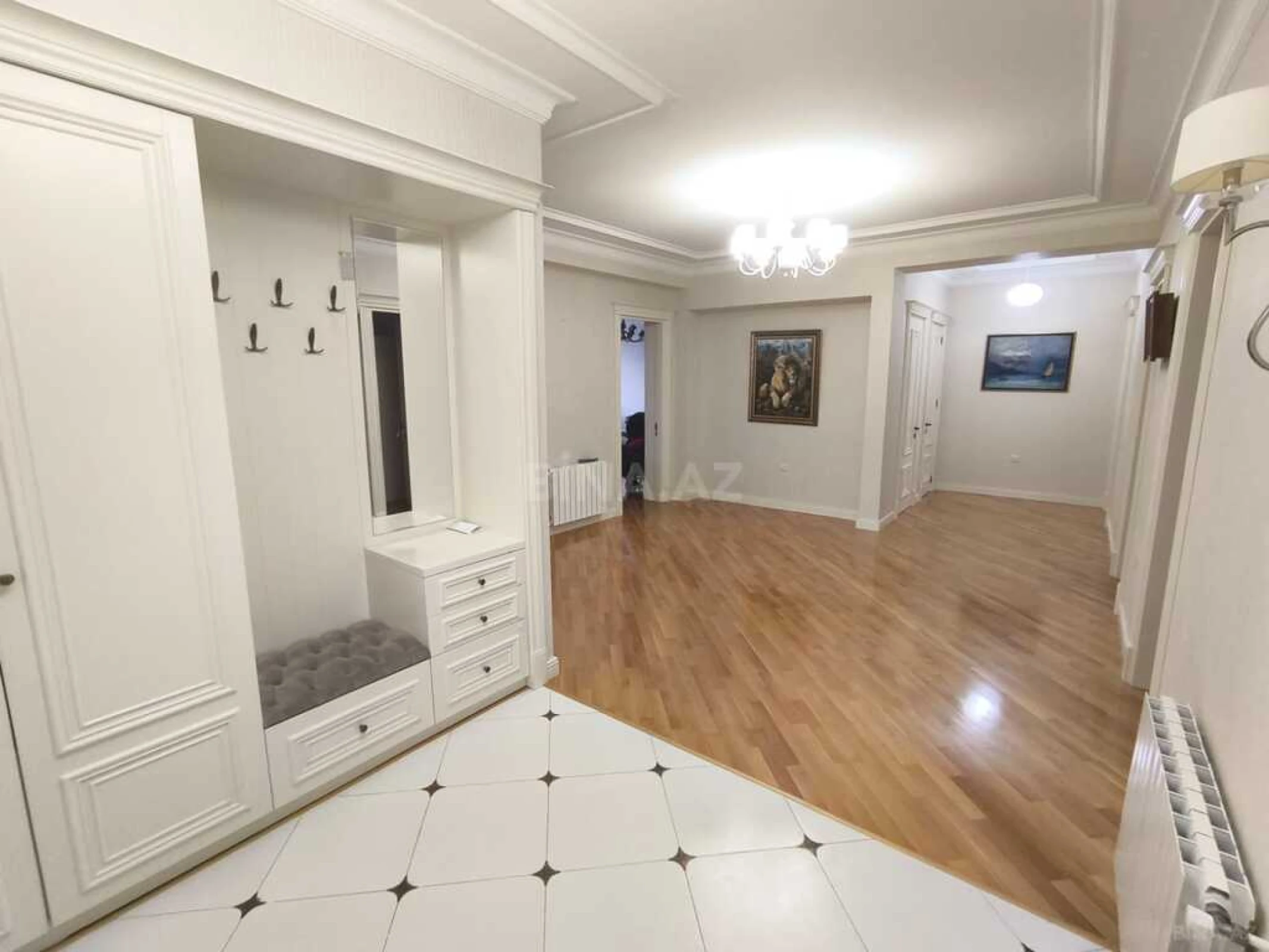 Kirayə verilir 4 otaqlı mənzil 176 m²
