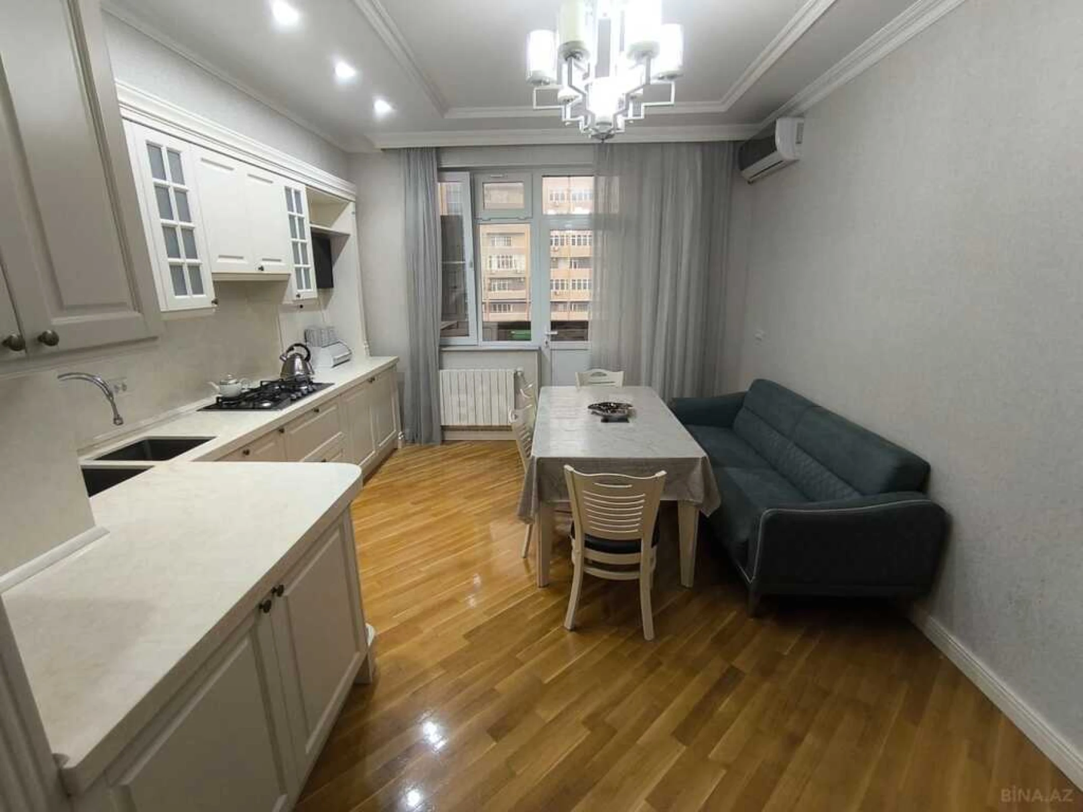 Kirayə verilir 4 otaqlı mənzil 176 m²