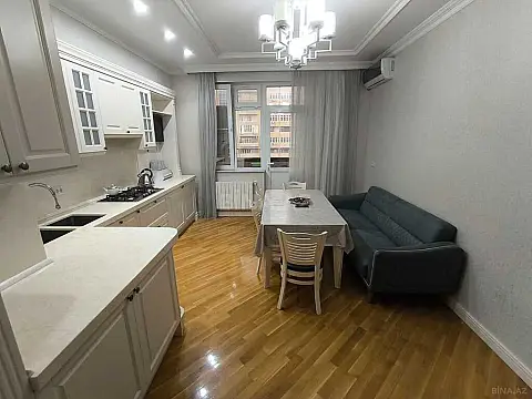 Kirayə verilir 4 otaqlı mənzil 176 m²