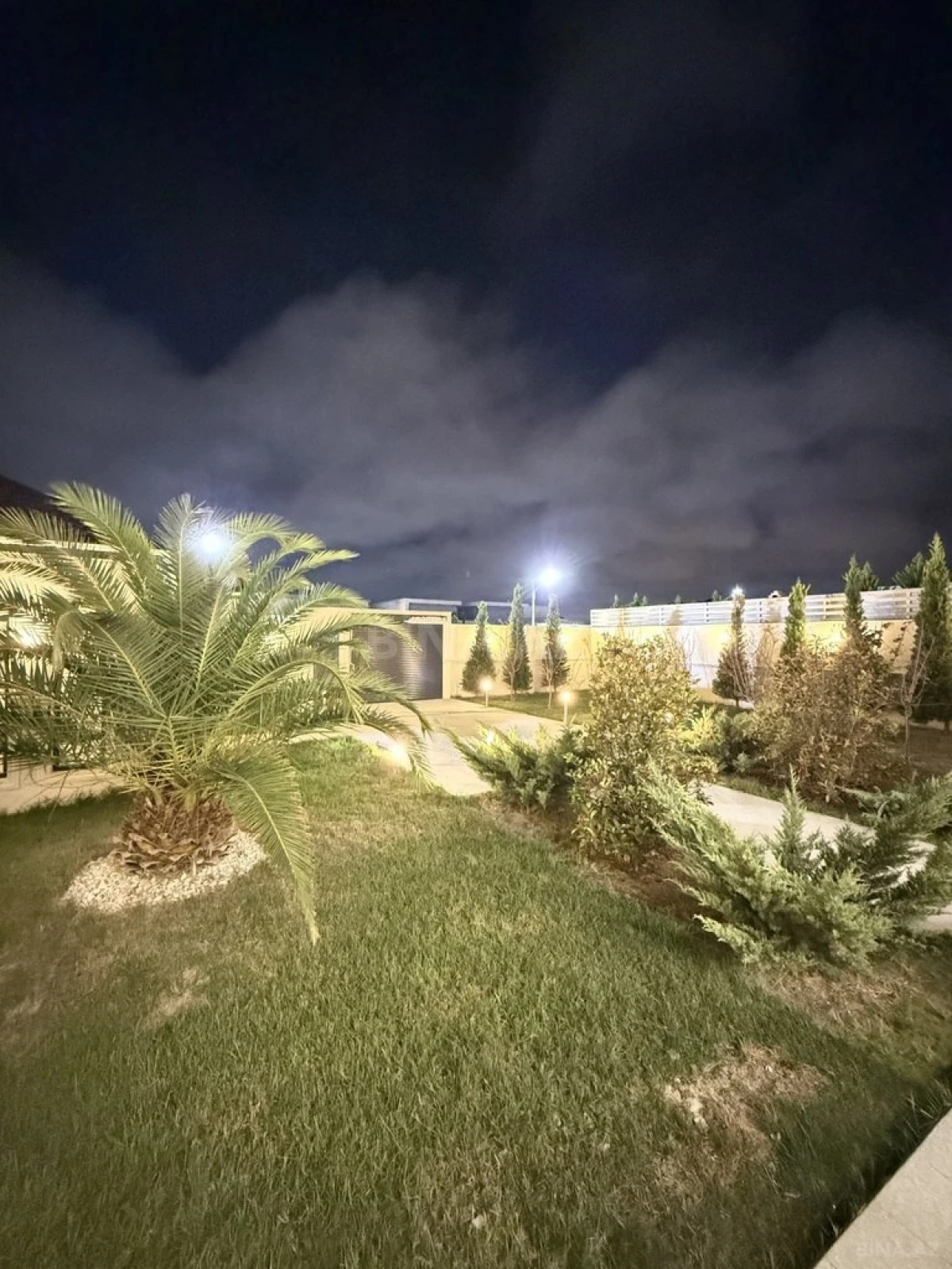 Satılır 4 otaqlı həyət evi 220 m²