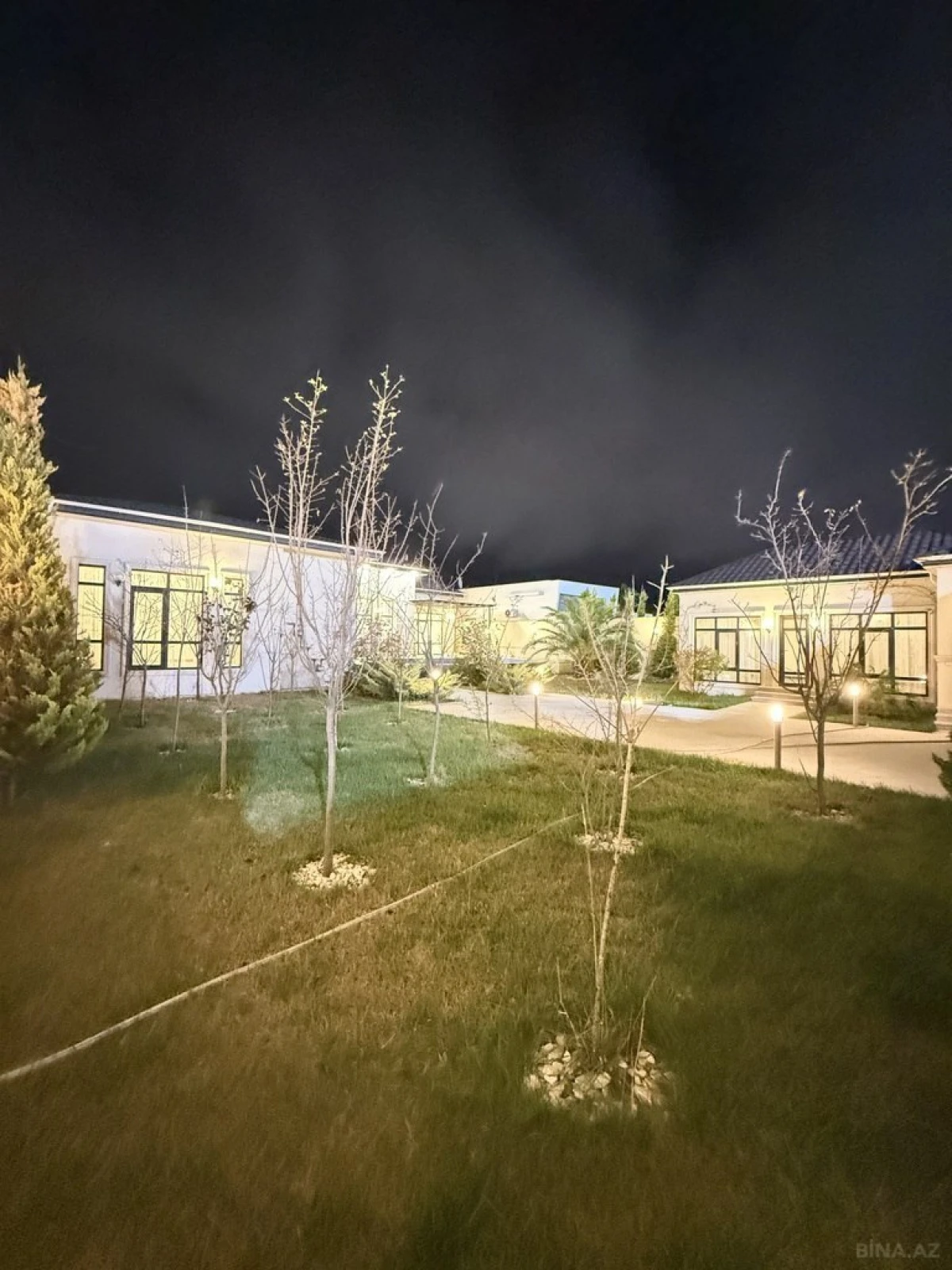 Satılır 4 otaqlı həyət evi 220 m²