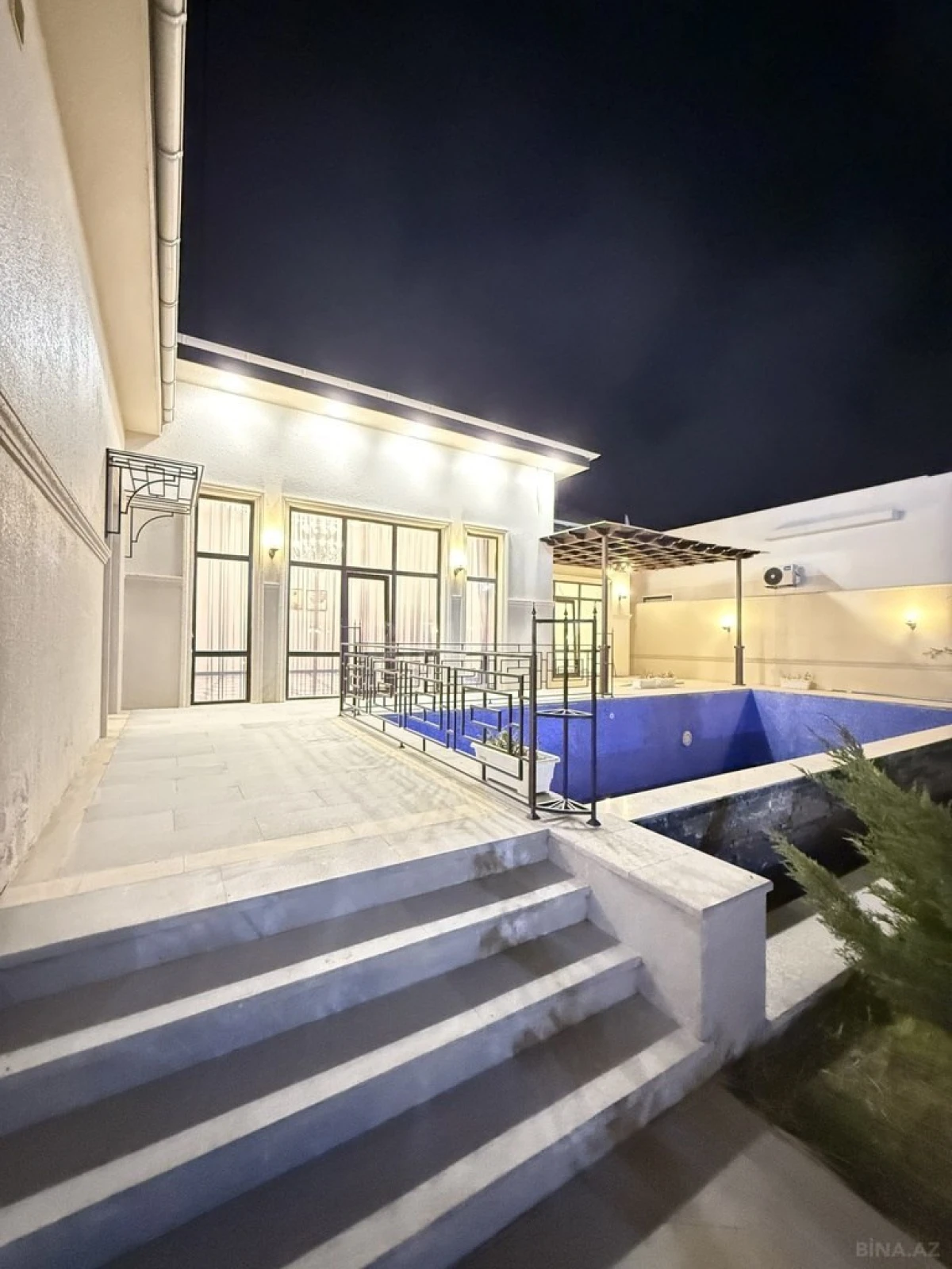 Satılır 4 otaqlı həyət evi 220 m²