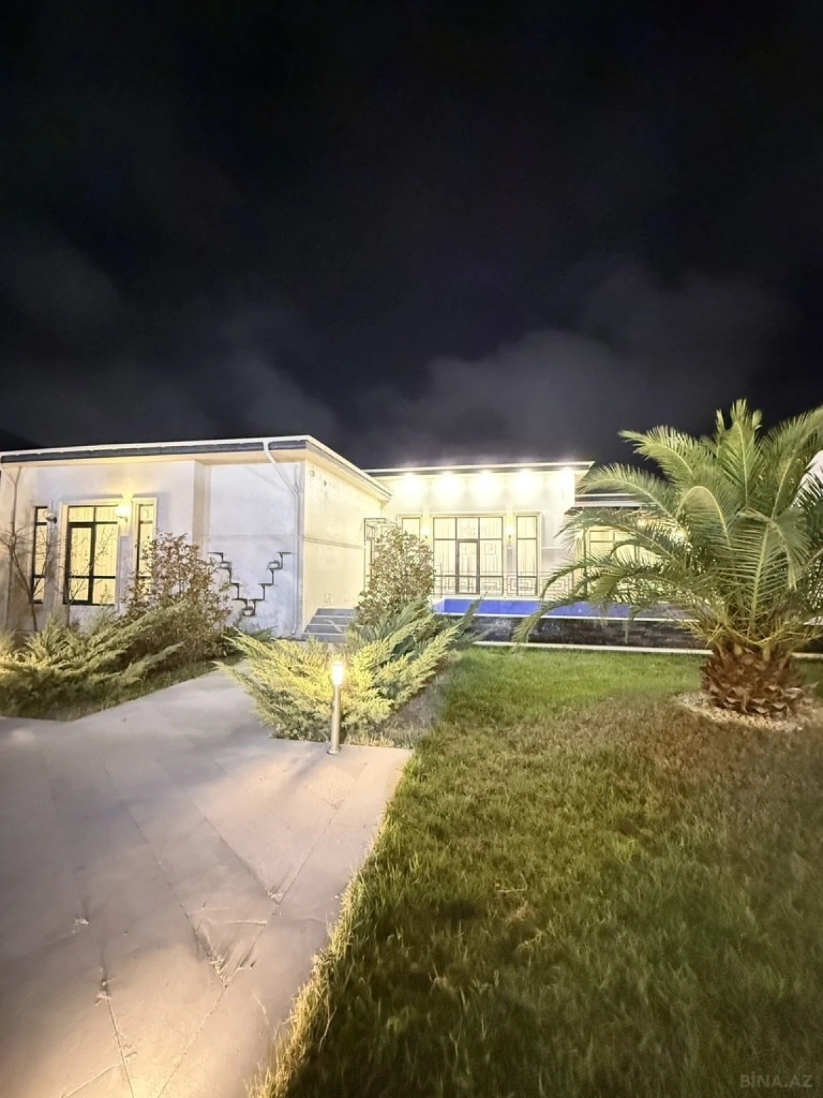 Satılır 4 otaqlı həyət evi 220 m²