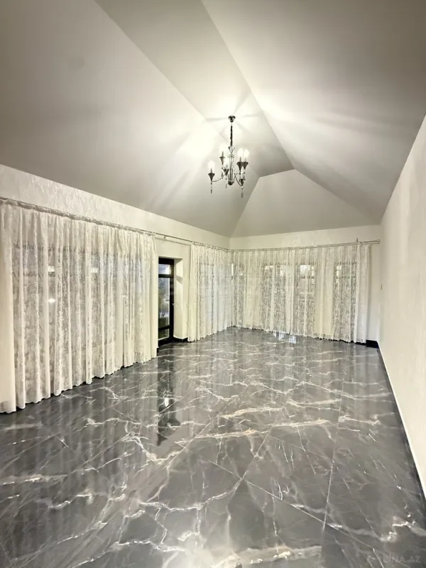Satılır 4 otaqlı həyət evi 220 m²