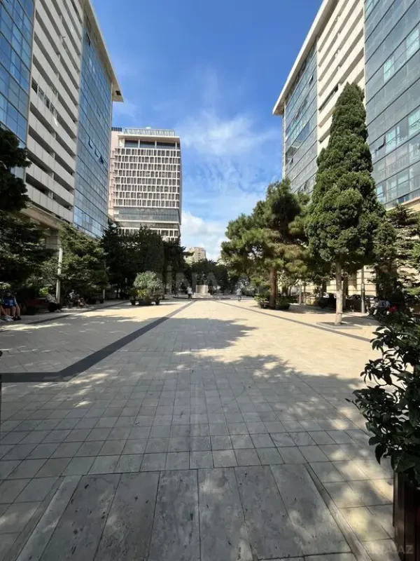 Satılır 4 otaqlı mənzil 126 m²