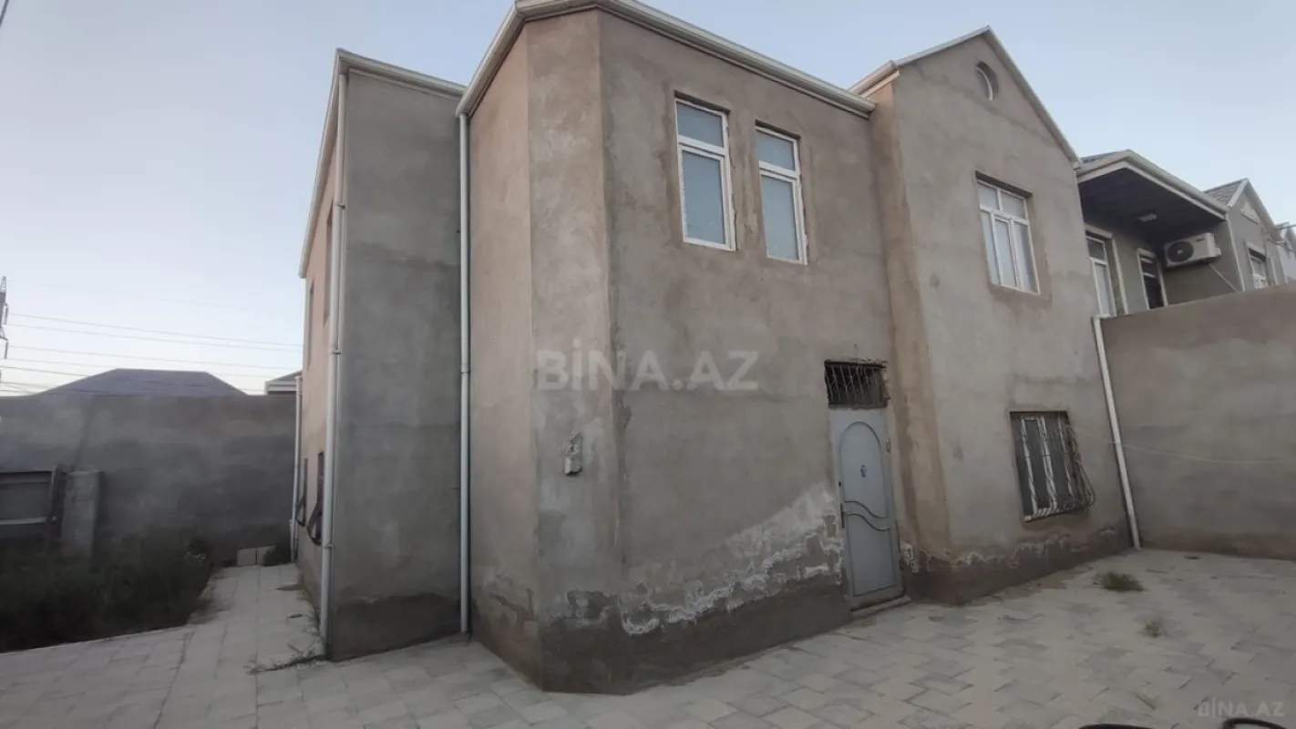 Satılır 7 otaqlı həyət evi 200 m²