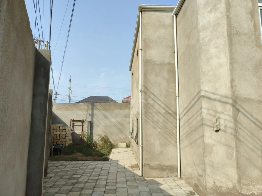 Satılır 7 otaqlı həyət evi 200 m²