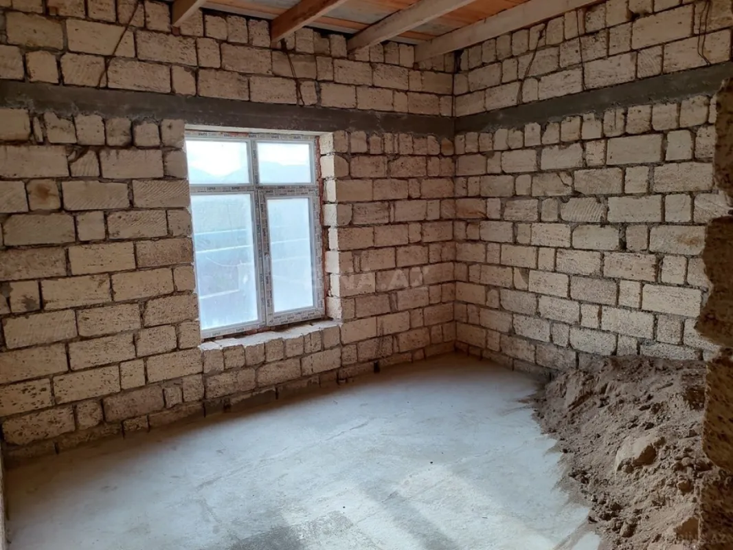 Satılır 7 otaqlı həyət evi 200 m²