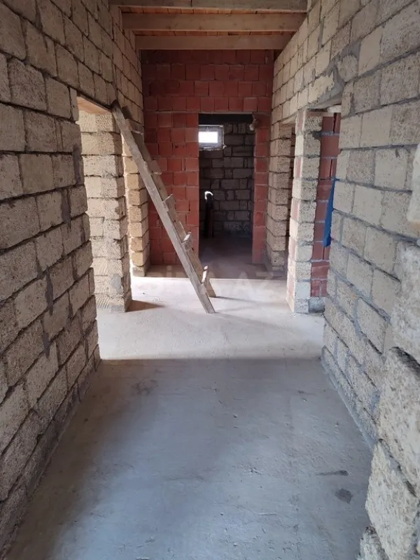 Satılır 7 otaqlı həyət evi 200 m²