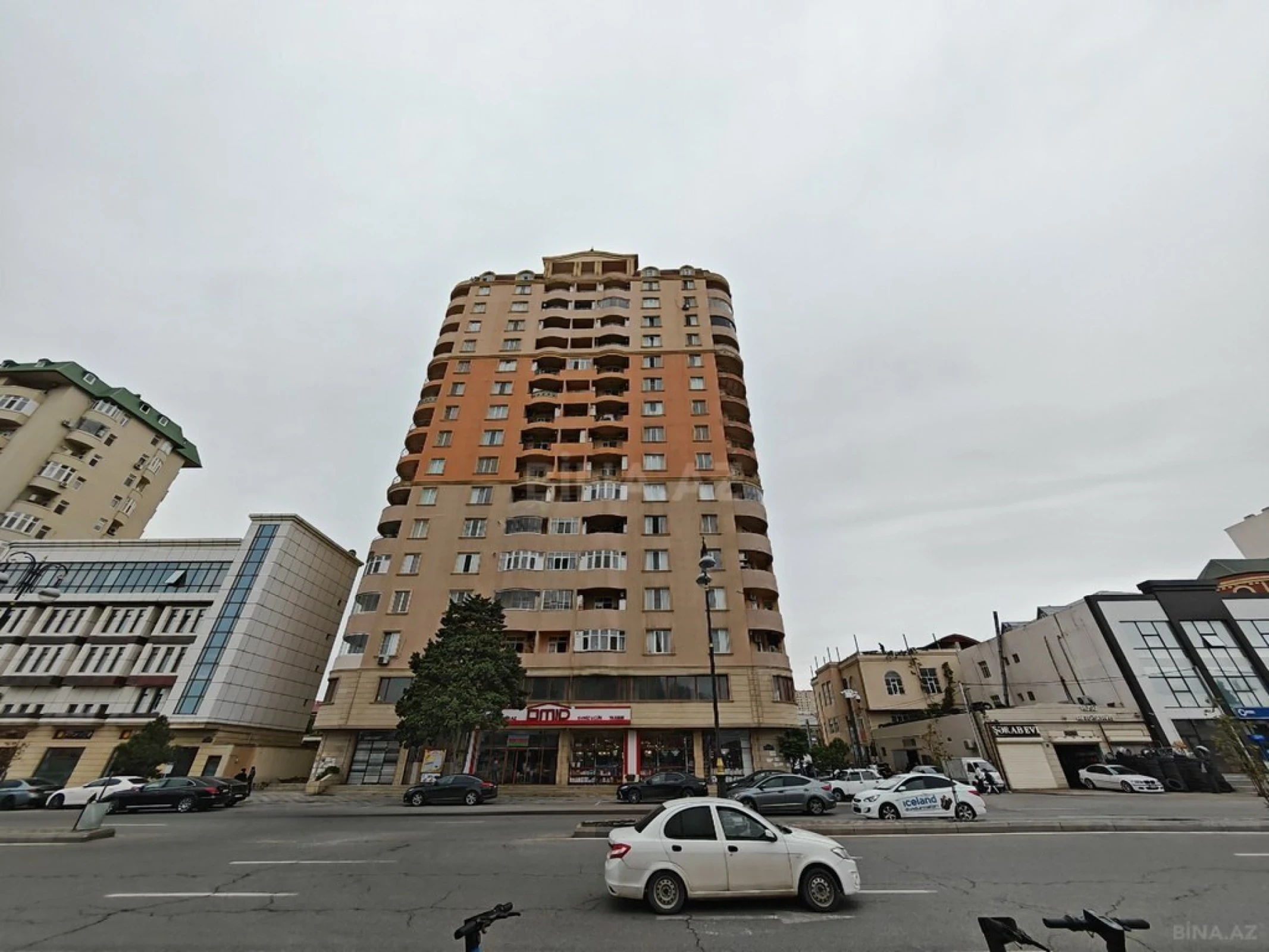 Satılır 4 otaqlı mənzil 250 m²